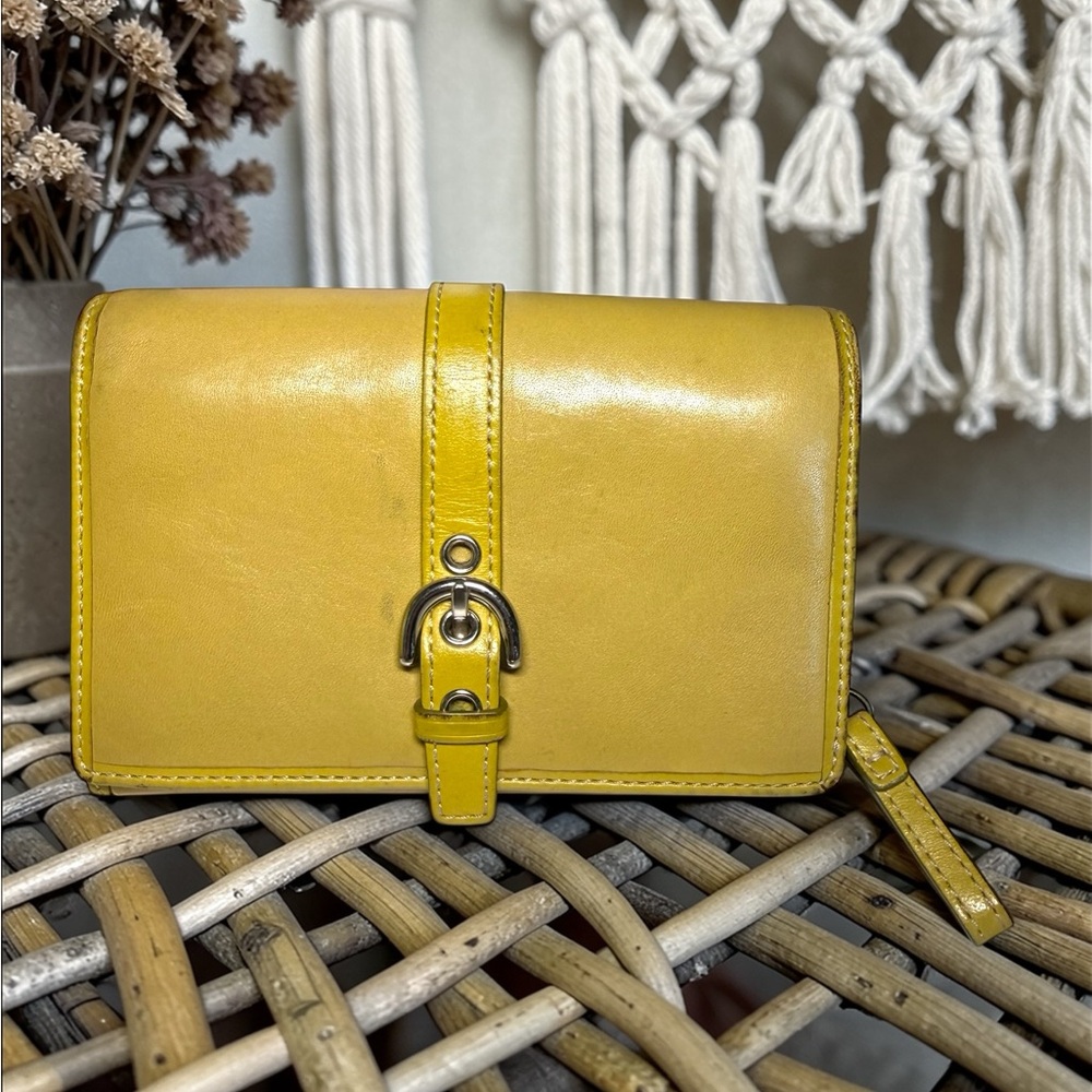 Vintage Coach Yellow Leather Legacy Buckle Snap Wallet - purse set in my closet💛 - Picture 2 of 11